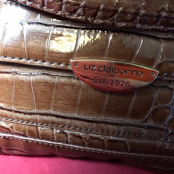 Liz Claiborne Chocolate Brown Faux Alligator Gold Tone Hardware Crossbody Clutch - Picture 3 of 16